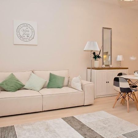 Kalvin Square River Side Danube Budapest Ngoại thất bức ảnh